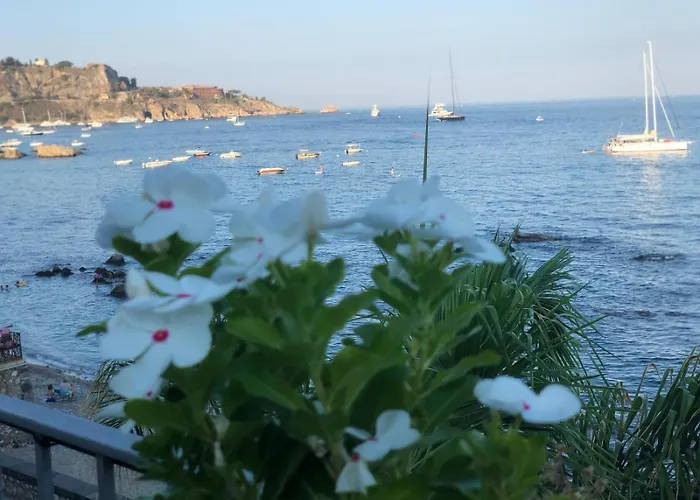 & Sea Giardini-Naxos