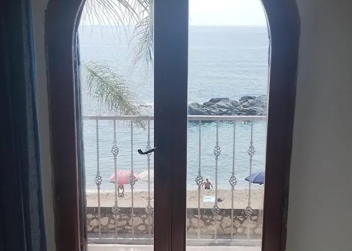 & Sea * Giardini-Naxos